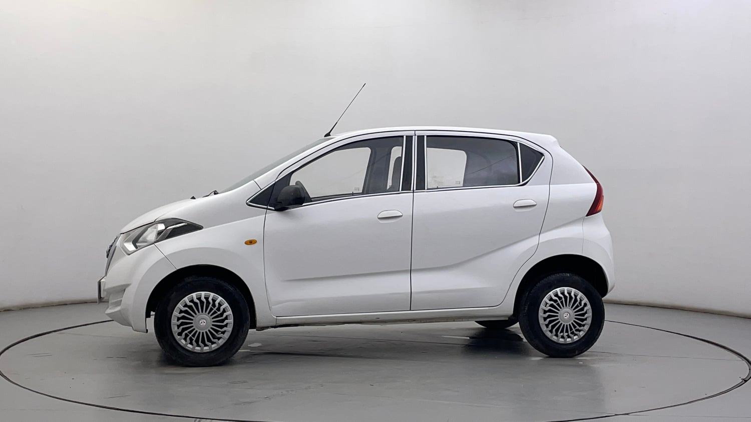 Used 2017 Datsun Redi-GO T (O) Petrol Manual exterior LEFT SIDE VIEW