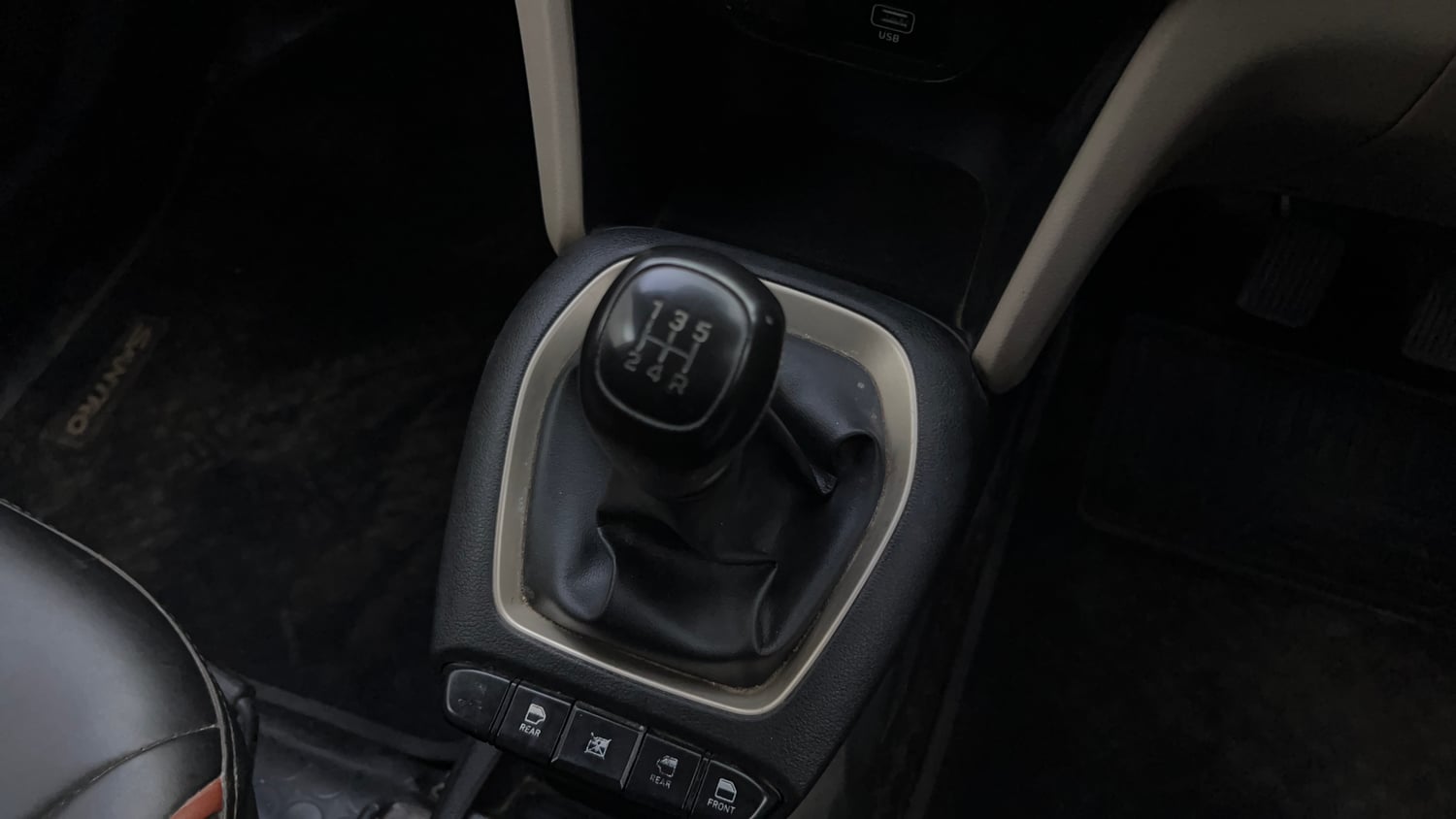 Used 2020 Hyundai Santro Asta Petrol Manual interior GEAR  KNOB VIEW
