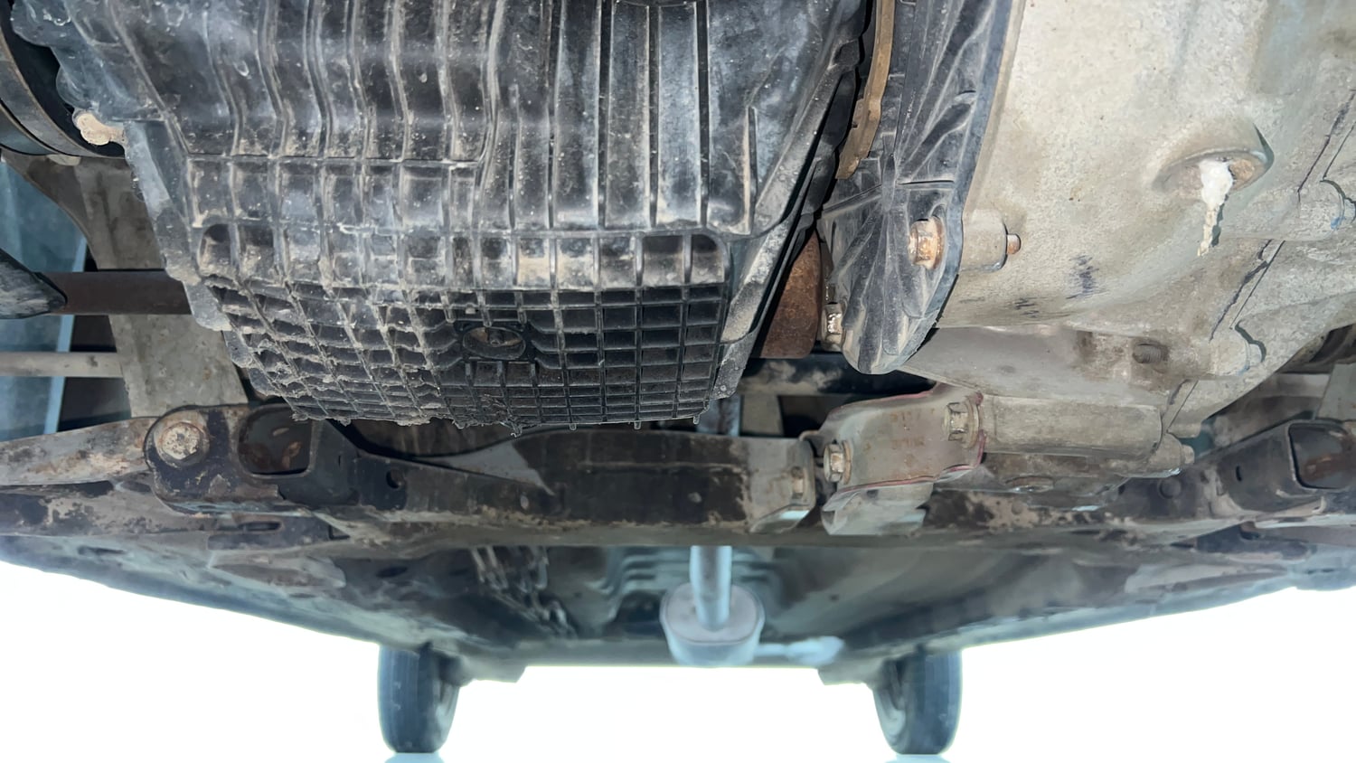Used 2018 Renault Kwid 1.0 RXL Petrol Manual extra FRONT LEFT UNDERBODY VIEW