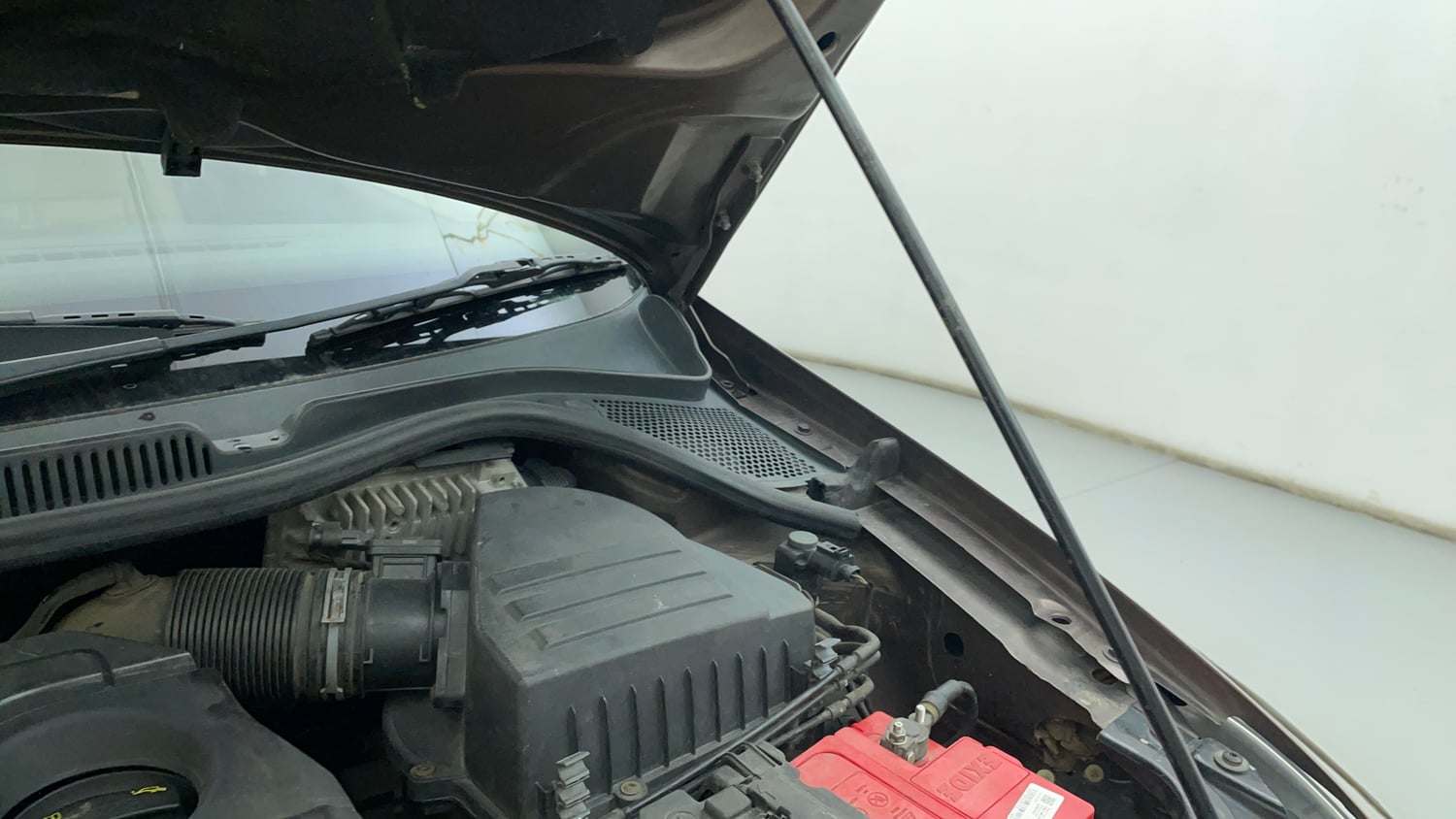 Used 2016 Volkswagen Polo Highline1.5L (D) Diesel Manual engine ENGINE LEFT SIDE HINGE & APRON VIEW