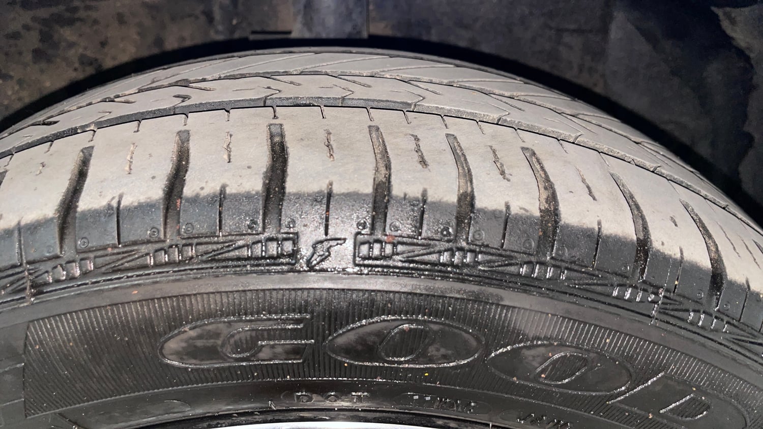 Used 2019 Hyundai Grand i10 Sportz AT 1.2 Kappa VTVT Petrol Automatic tyres RIGHT FRONT TYRE TREAD VIEW