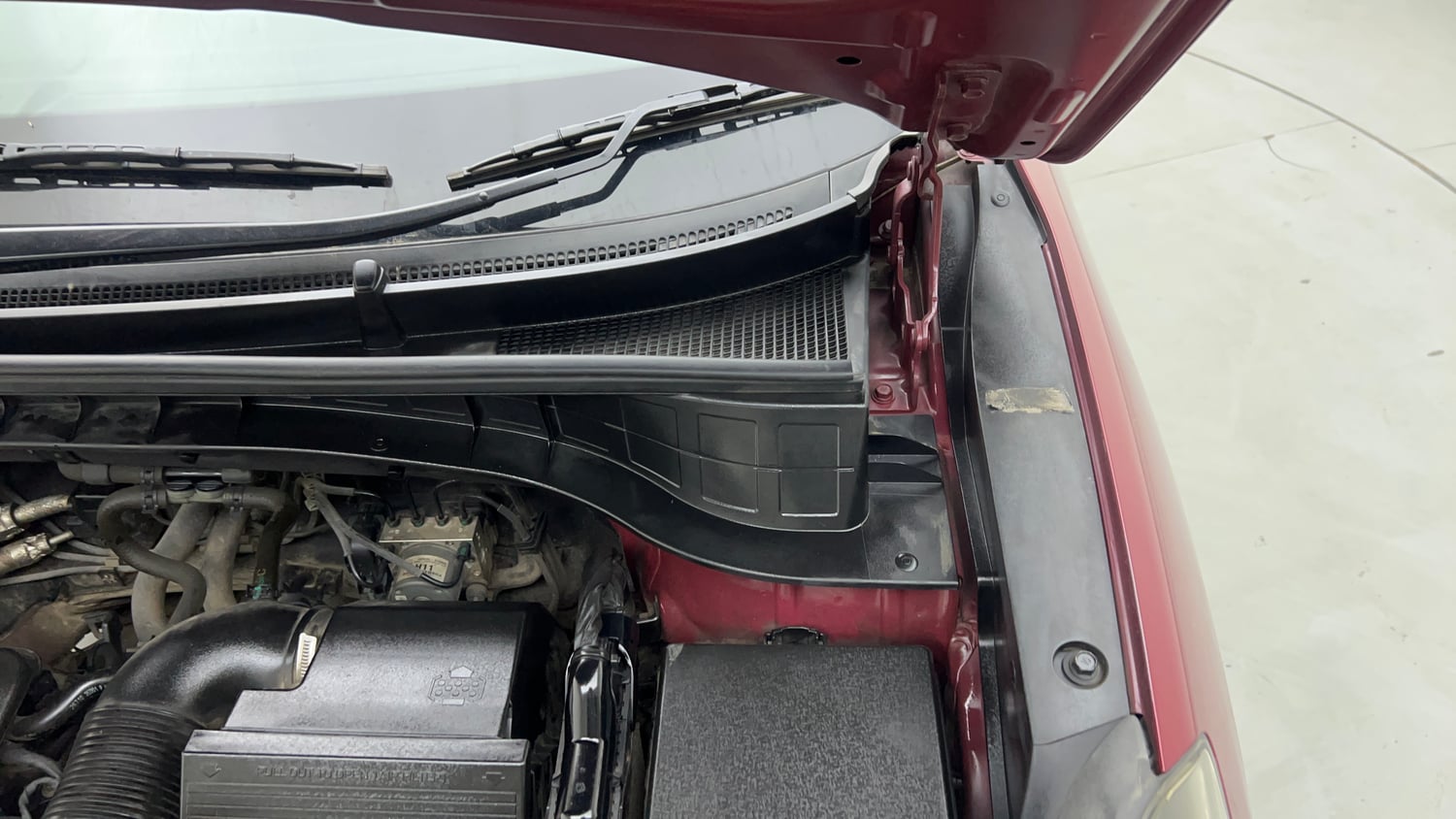 Used 2017 Hyundai Tucson 2WD MT Petrol Petrol Manual engine ENGINE LEFT SIDE HINGE & APRON VIEW