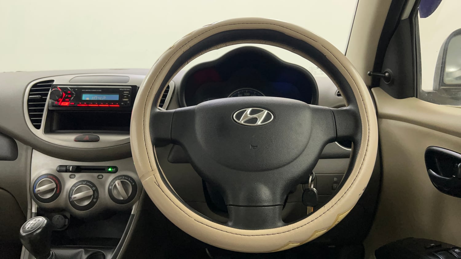 Used 2014 Hyundai i10 Magna 1.1 iRDE2 Petrol Manual interior STEERING VIEW