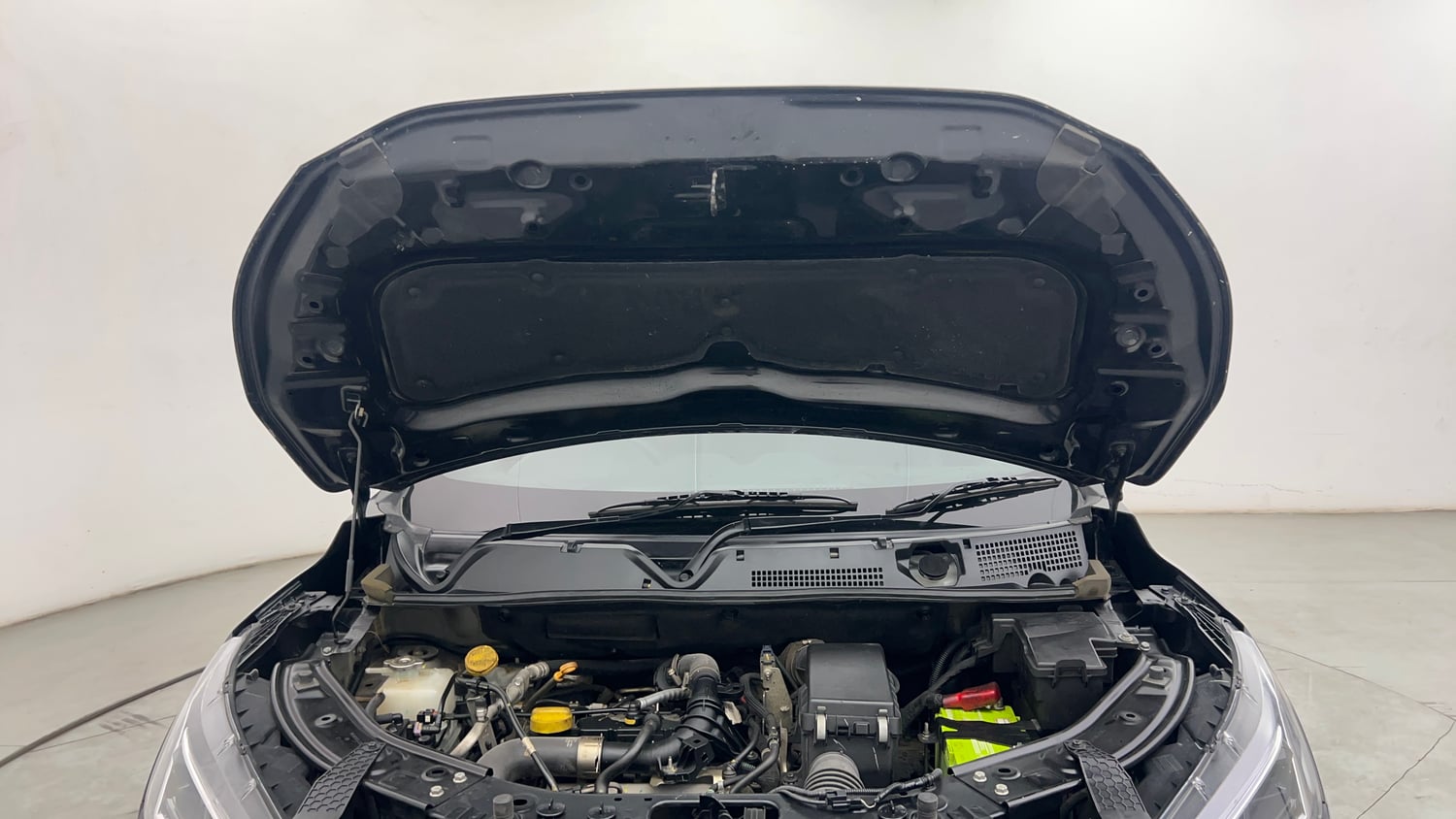 Used 2023 Nissan Magnite XV Premium Turbo Petrol Manual engine ENGINE & BONNET OPEN FRONT VIEW