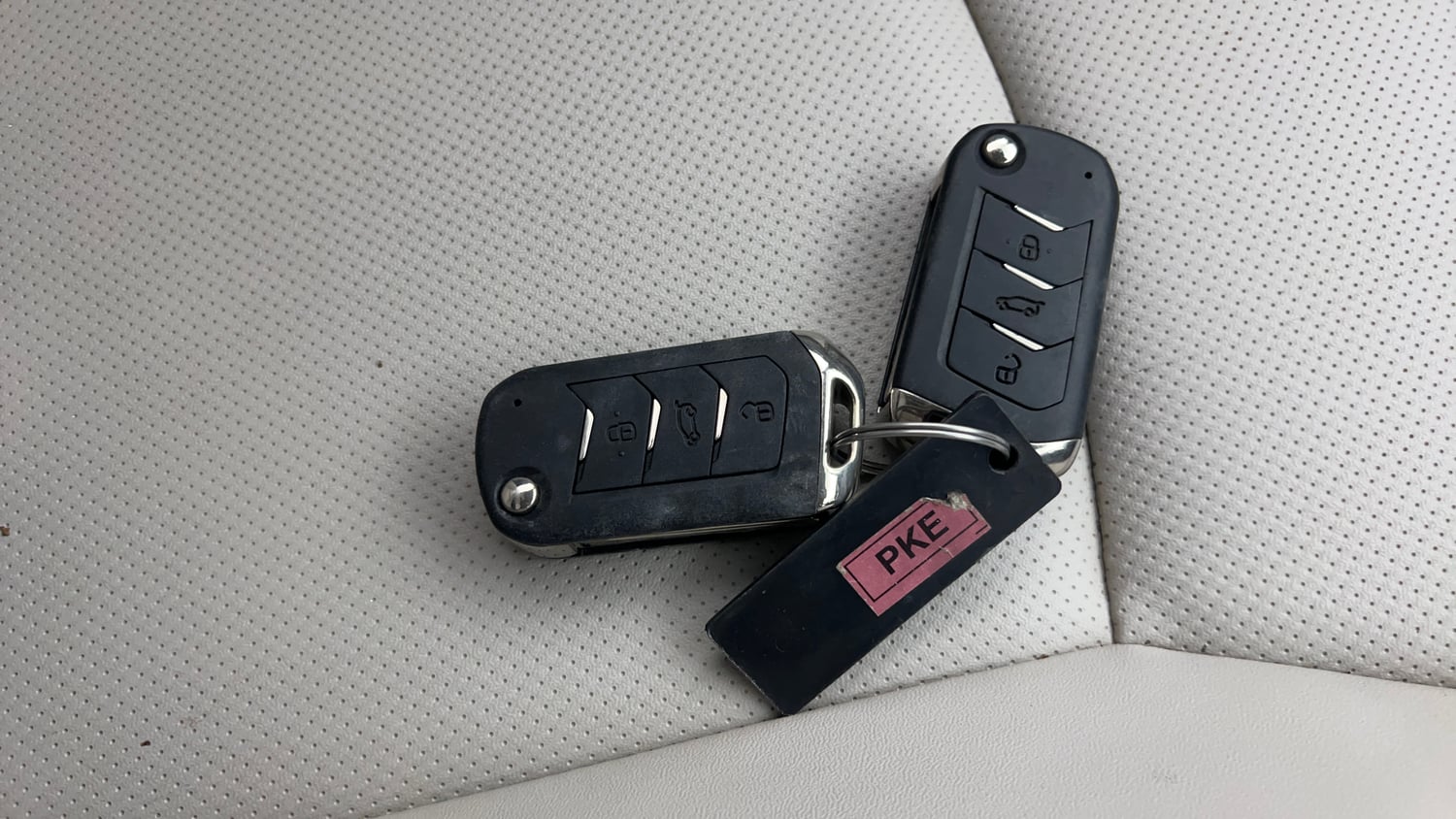 Used 2021 Mahindra XUV 300 W8 (O) 1.2 Petrol Petrol Manual extra CAR KEY VIEW