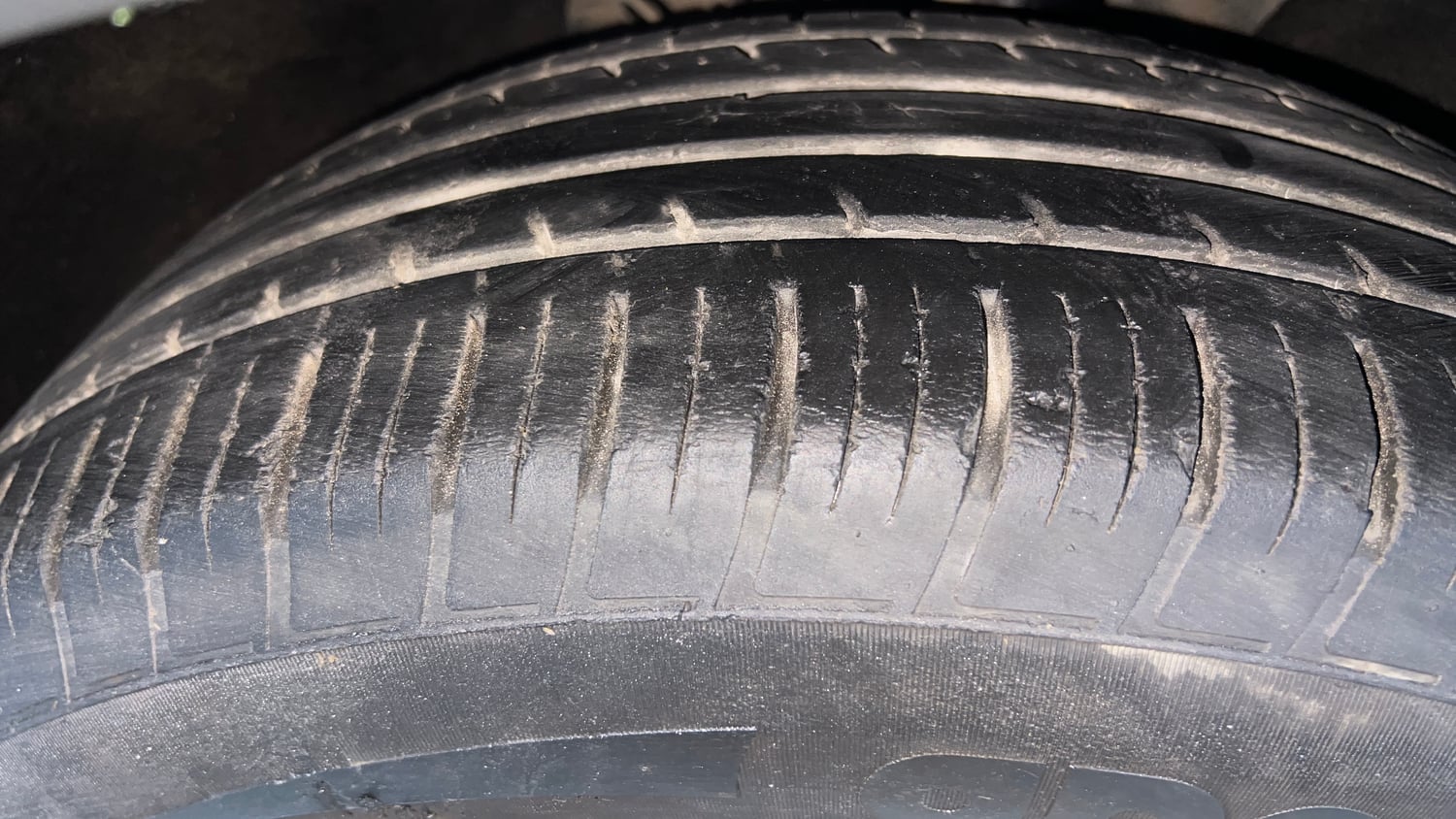 Used 2022 Mahindra XUV700 AX 7 Petrol MT 7 STR Petrol Manual tyres RIGHT FRONT TYRE TREAD VIEW