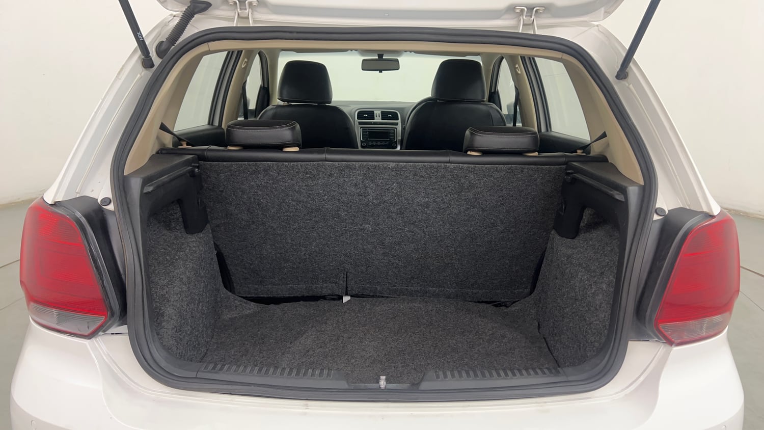 Used 2015 Volkswagen Polo Highline1.2L (P) Petrol Manual interior DICKY INSIDE VIEW