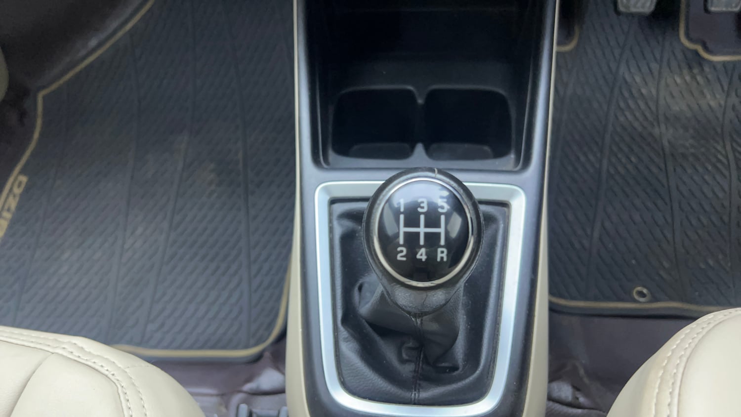 Used 2020 Maruti Suzuki Dzire VXi Petrol Manual interior GEAR  KNOB VIEW