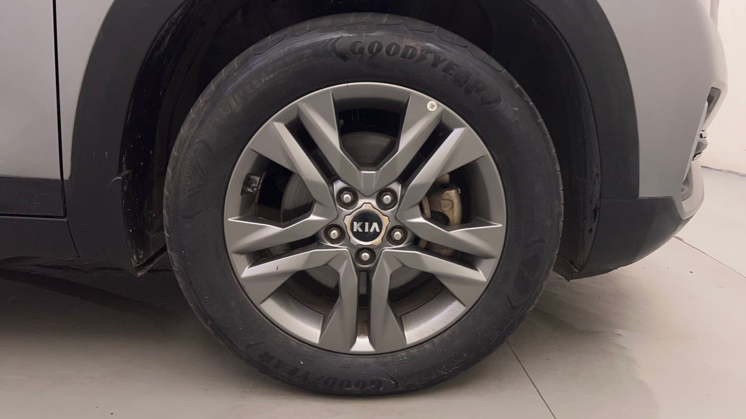 Used 2020 kia Seltos HTX IVT 1.5 Petrol Automatic tyres RIGHT FRONT TYRE RIM VIEW