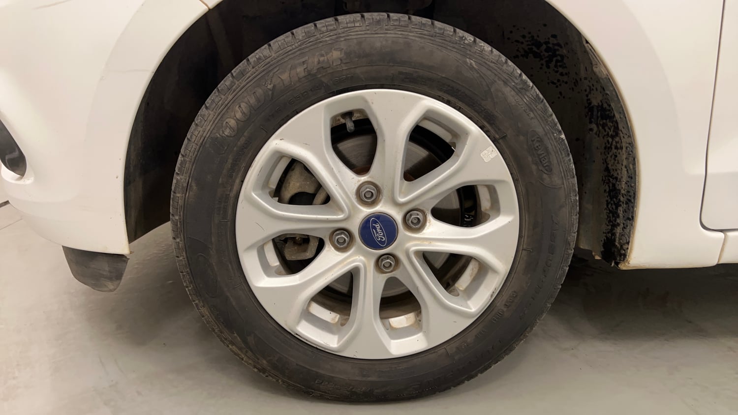 Used 2016 Ford Figo Aspire Titanium 1.2 Ti-VCT Petrol Manual tyres LEFT FRONT TYRE RIM VIEW