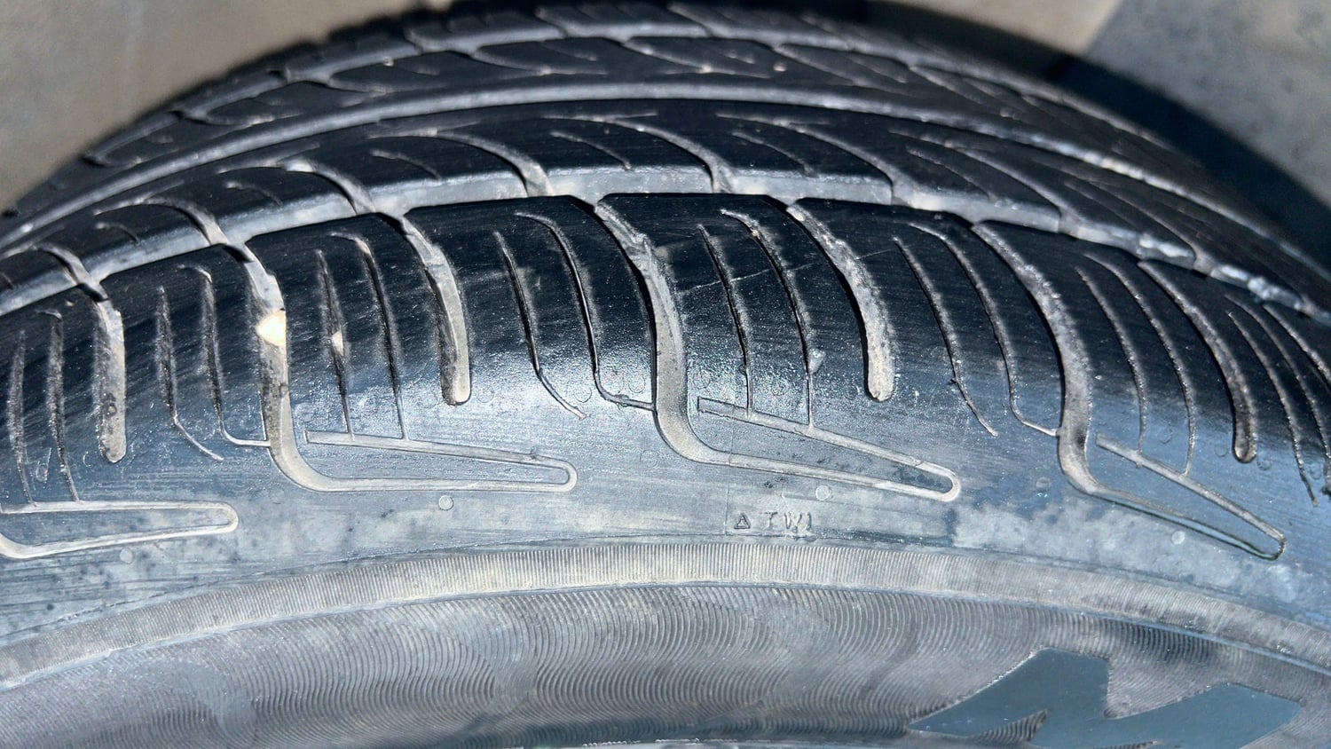 Used 2019 Hyundai Elite i20 Magna Plus 1.2 Petrol Manual tyres RIGHT FRONT TYRE TREAD VIEW