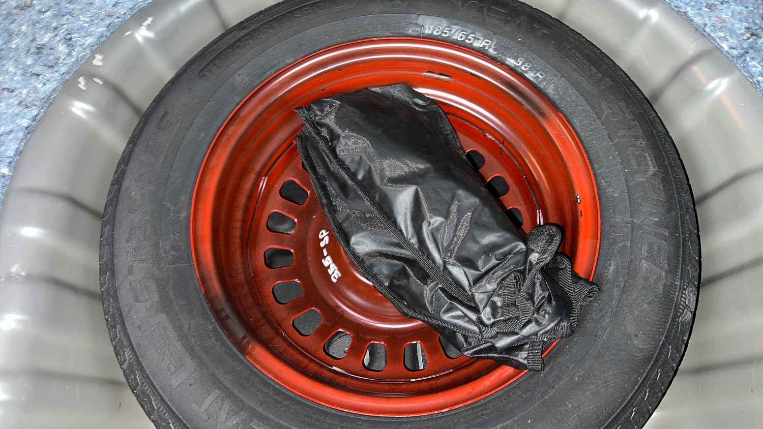 Used 2023 Nissan Magnite XV Premium Turbo Petrol Manual tyres SPARE TYRE VIEW