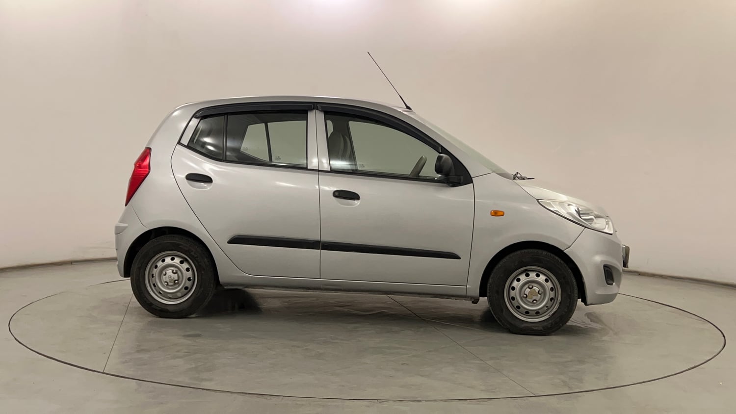 Used 2014 Hyundai i10 Magna 1.1 iRDE2 Petrol Manual exterior RIGHT SIDE VIEW