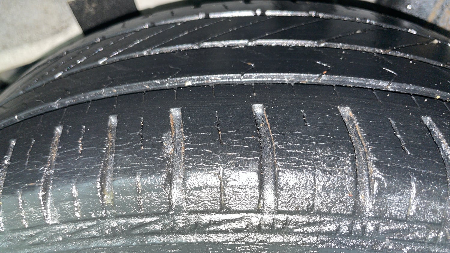 Used 2017 Hyundai Grand i10 Sportz (O) 1.2 Kappa VTVT Petrol Manual tyres LEFT REAR TYRE TREAD VIEW