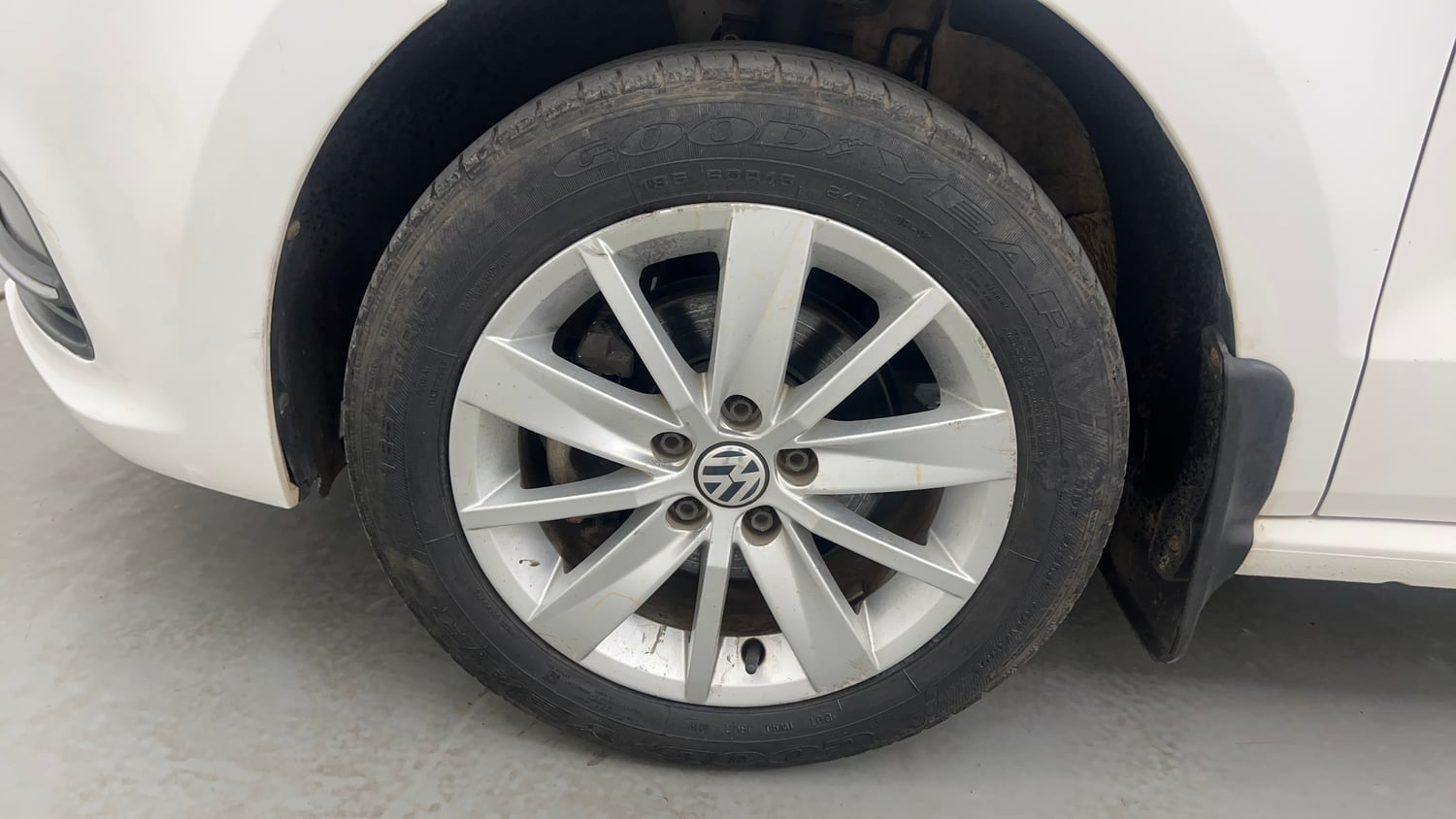 Used 2015 Volkswagen Polo Highline1.2L (P) Petrol Manual tyres LEFT FRONT TYRE RIM VIEW