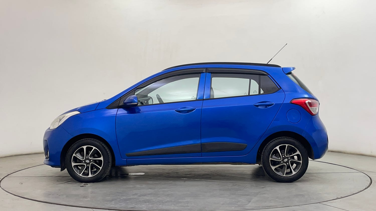 Used 2019 Hyundai Grand i10 Sportz AT 1.2 Kappa VTVT Petrol Automatic exterior LEFT SIDE VIEW