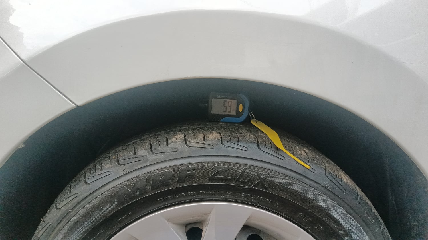 Used 2016 Hyundai Grand i10 Magna 1.2 Kappa VTVT Petrol Manual tyres LEFT FRONT TYRE TREAD VIEW