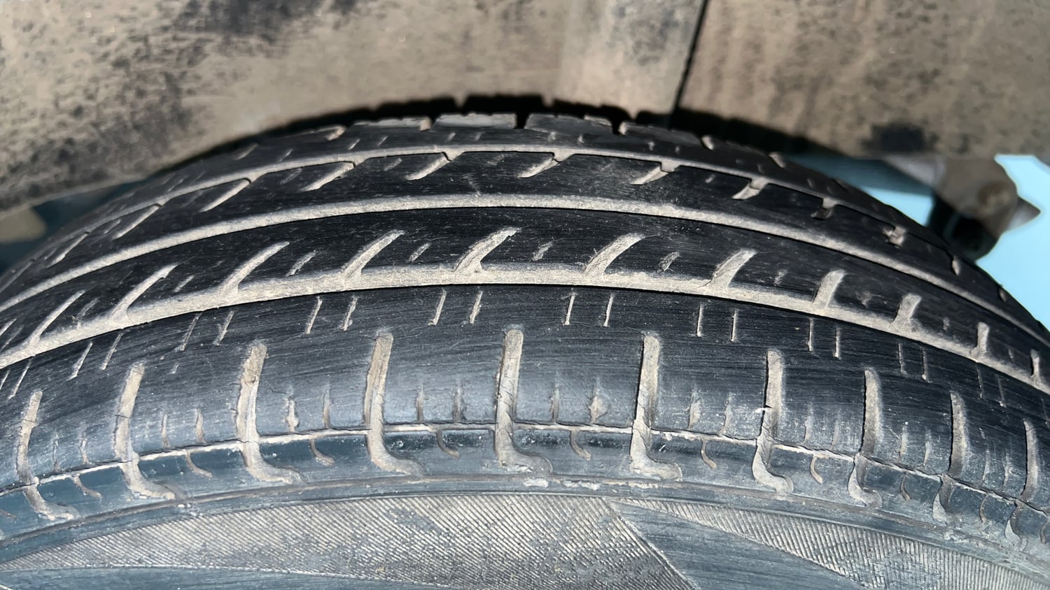 Used 2017 Renault Kwid 1.0 RXT Petrol Manual tyres LEFT REAR TYRE TREAD VIEW