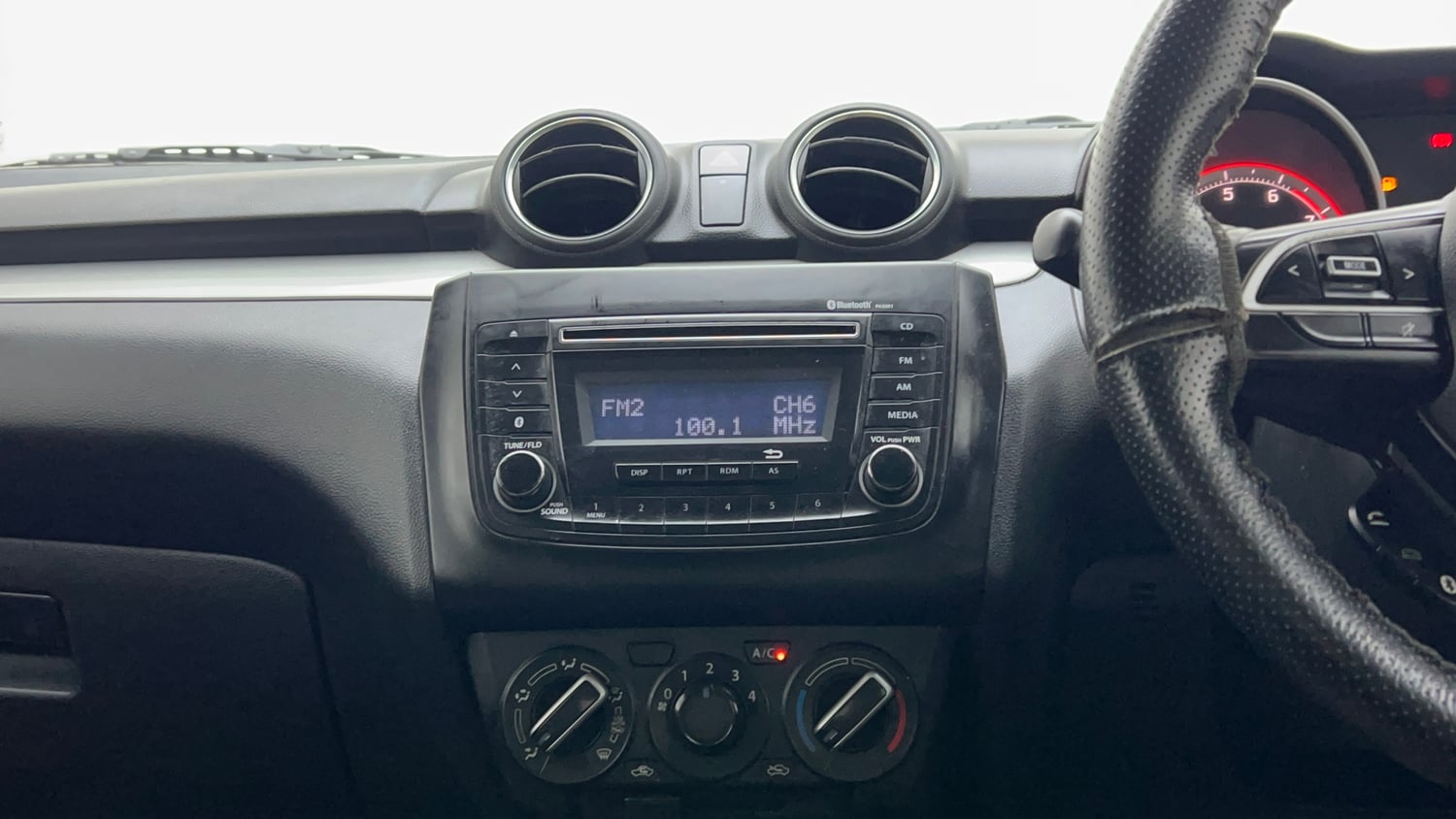 Used 2019 Maruti Suzuki Swift VXi Petrol Manual interior MUSIC SYSTEM & AC CONTROL VIEW
