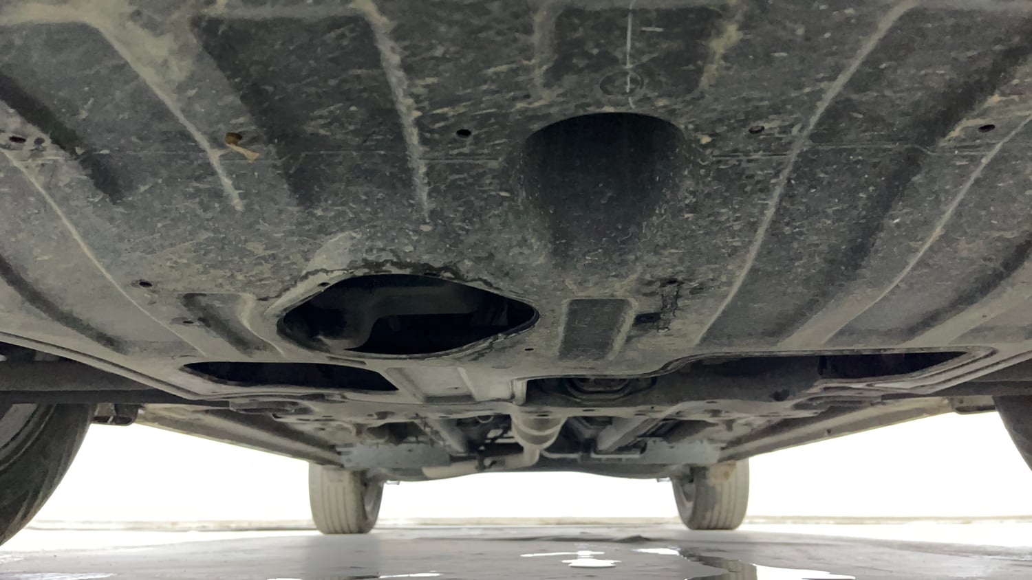 Used 2024 Kia Seltos HTX 1.5 Petrol MT Petrol Manual extra FRONT LEFT UNDERBODY VIEW