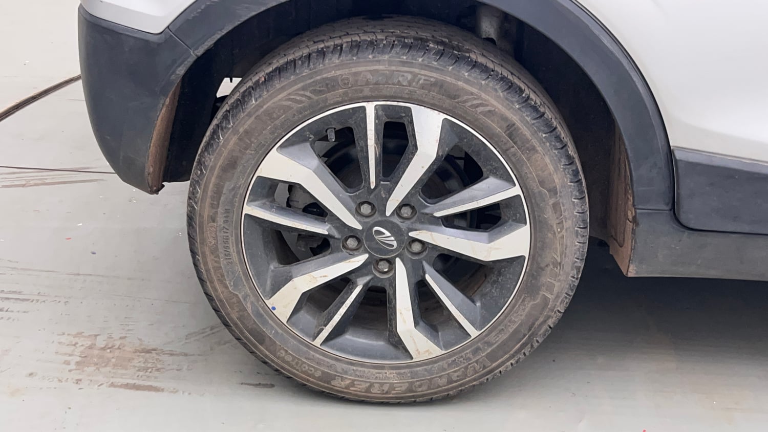 Used 2021 Mahindra XUV 300 W8 (O) 1.2 Petrol Petrol Manual tyres RIGHT REAR TYRE RIM VIEW