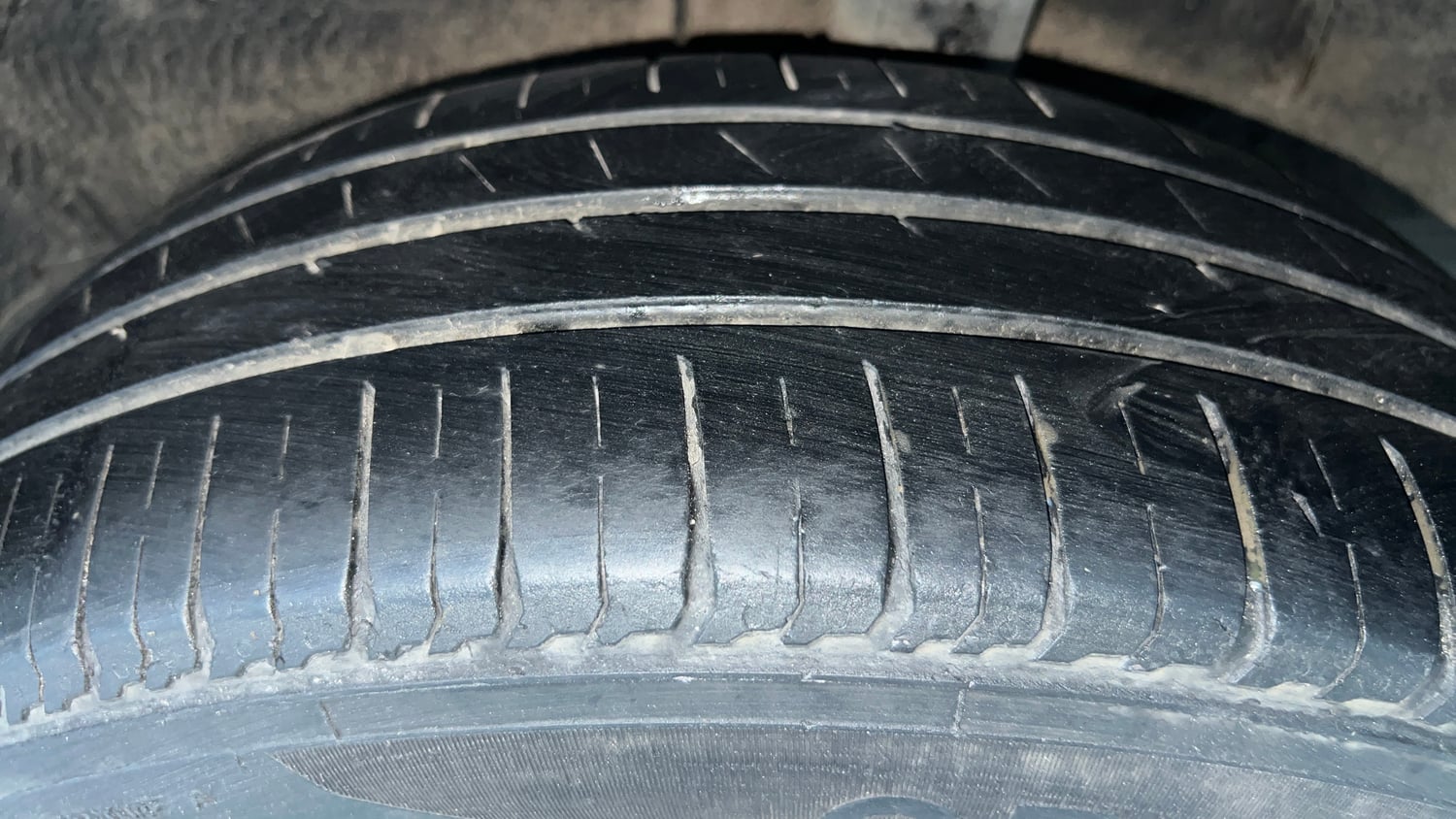 Used 2021 Renault Triber RXZ EASY-R AMT Petrol Automatic tyres LEFT REAR TYRE TREAD VIEW