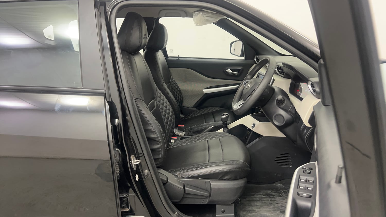 Used 2023 Nissan Magnite XV Petrol Manual interior RIGHT SIDE FRONT DOOR CABIN VIEW