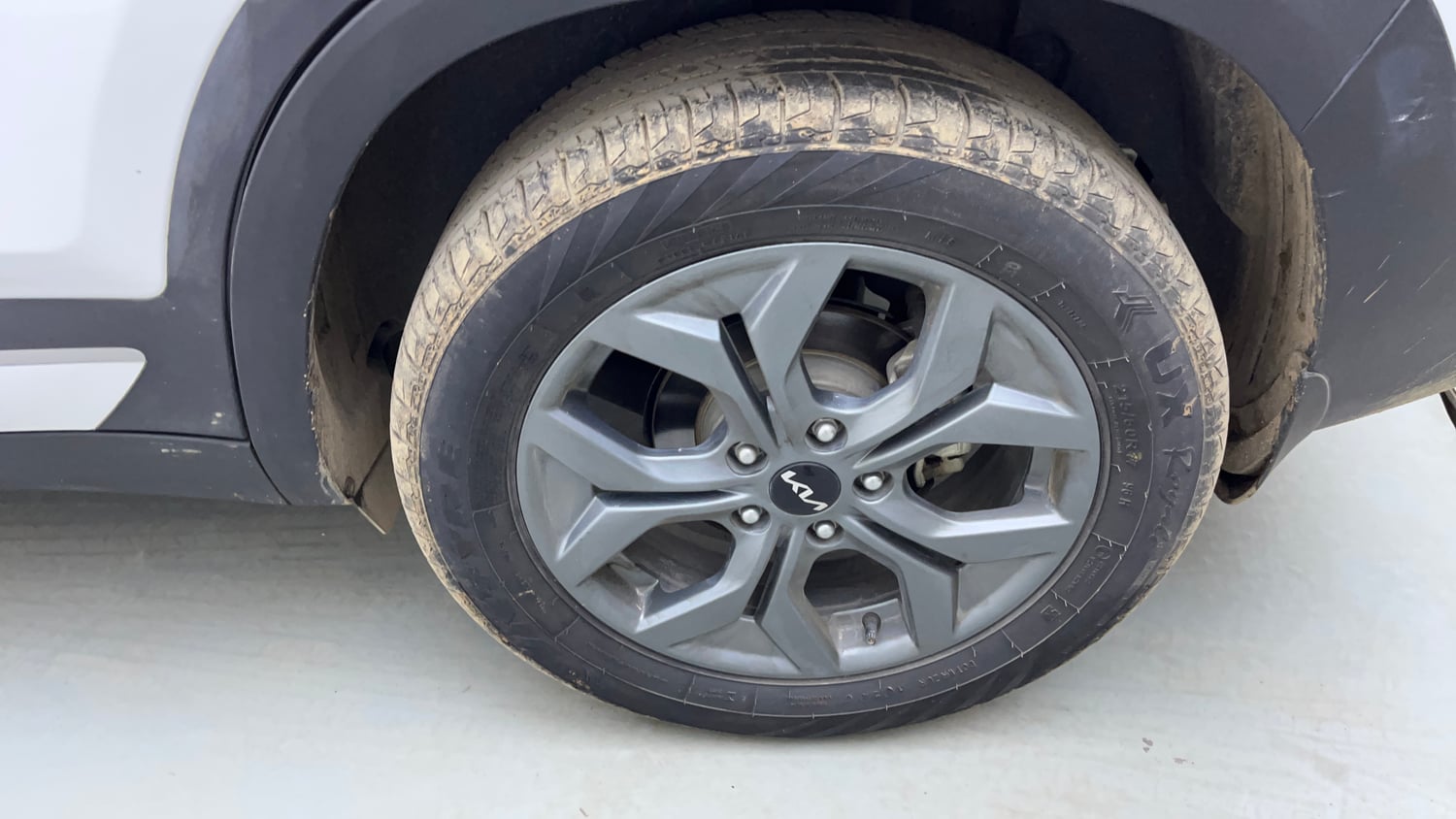 Used 2024 Kia Seltos HTX 1.5 Petrol MT Petrol Manual tyres LEFT REAR TYRE RIM VIEW