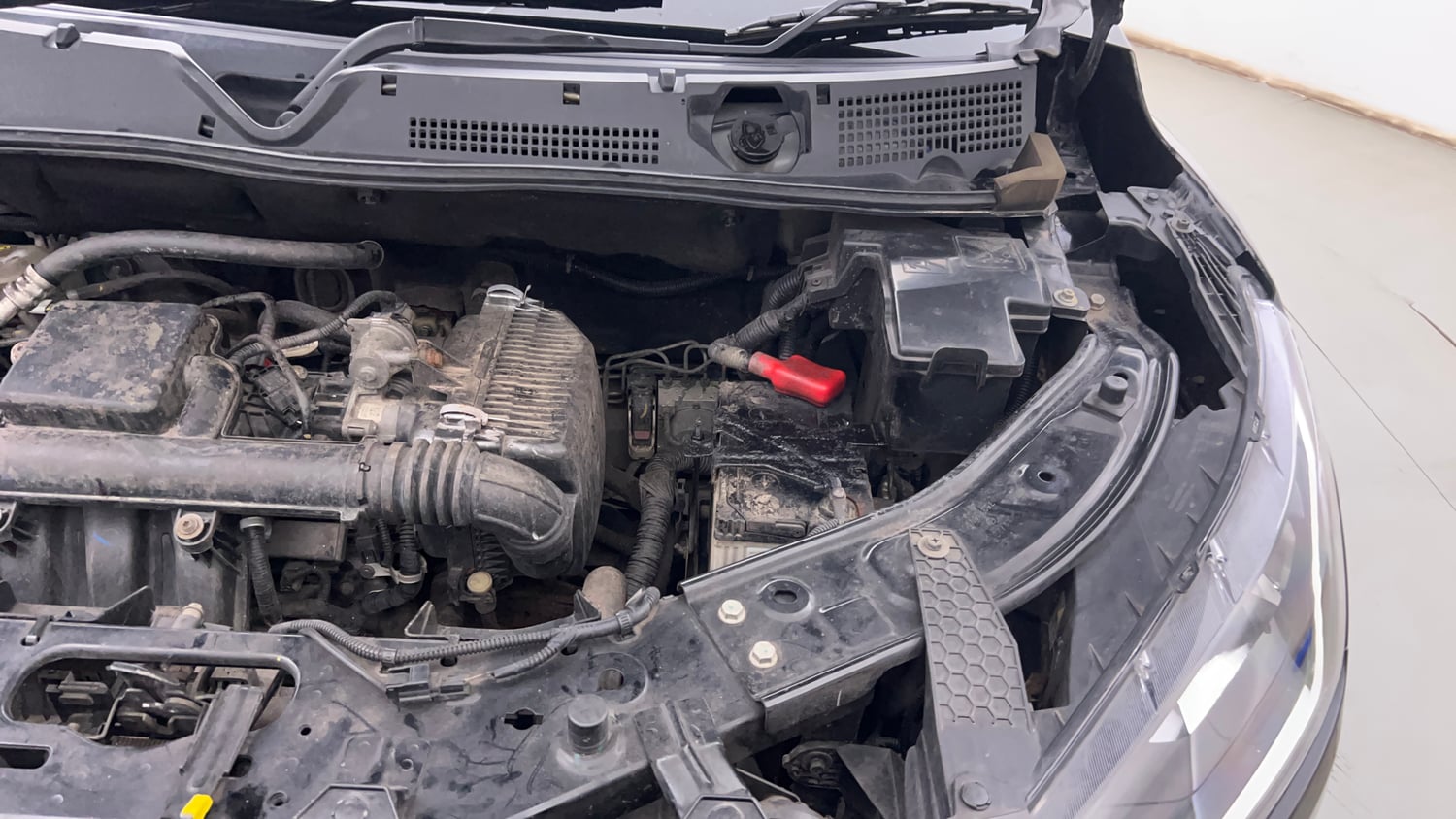 Used 2023 Nissan Magnite XL Petrol Manual engine ENGINE LEFT SIDE VIEW