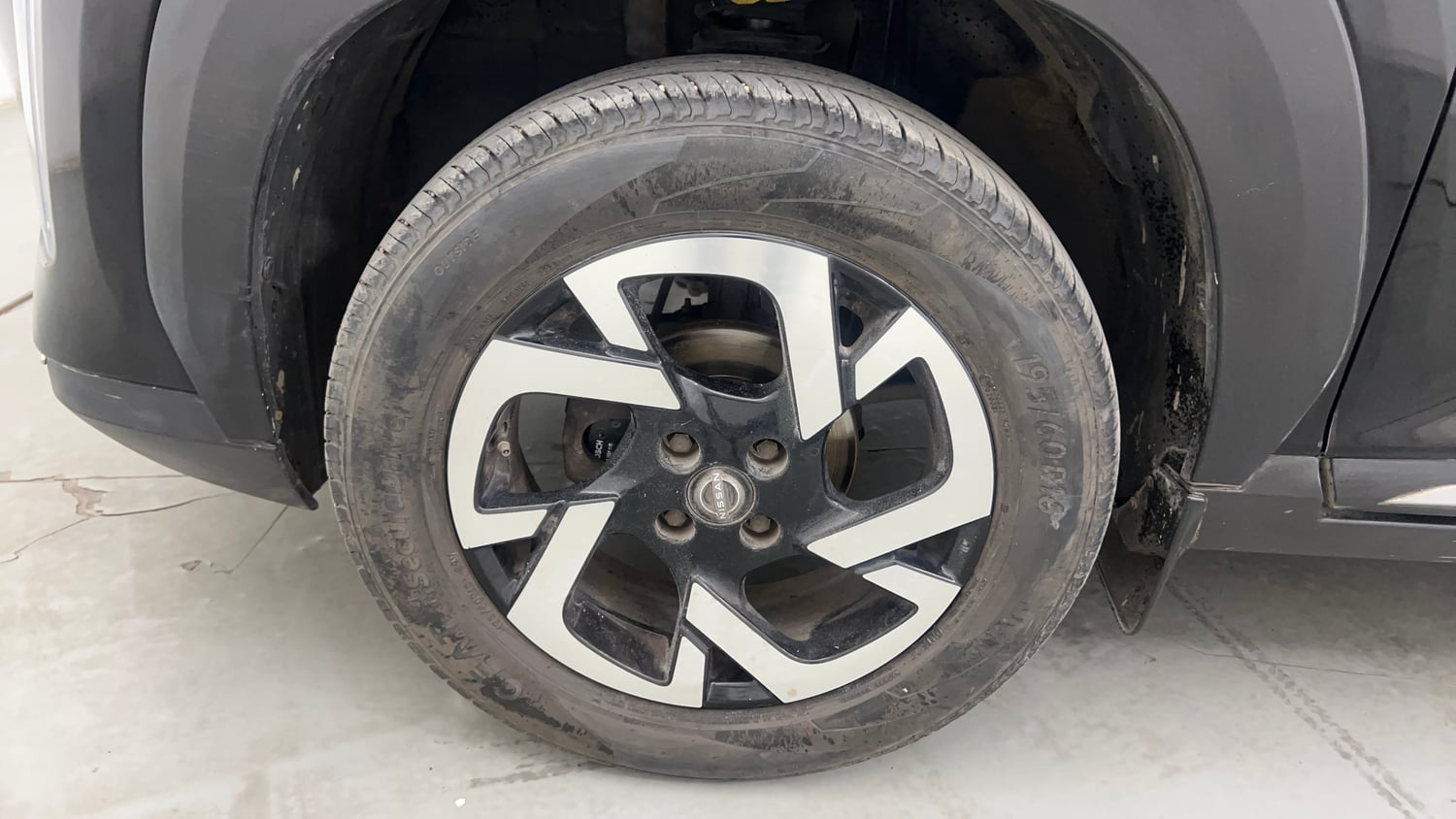 Used 2023 Nissan Magnite XV Petrol Manual tyres LEFT FRONT TYRE RIM VIEW