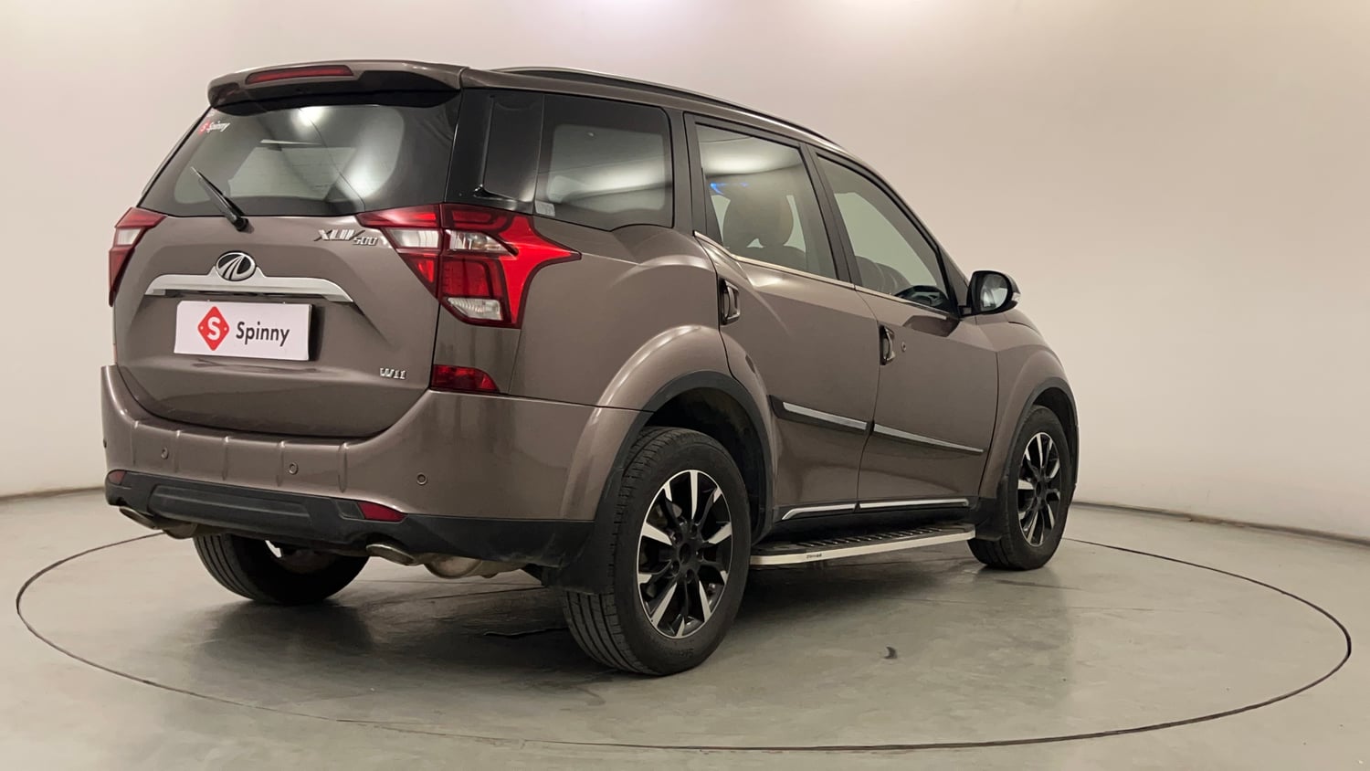 Used 2021 Mahindra XUV500 W11 Diesel Manual exterior RIGHT REAR CORNER VIEW