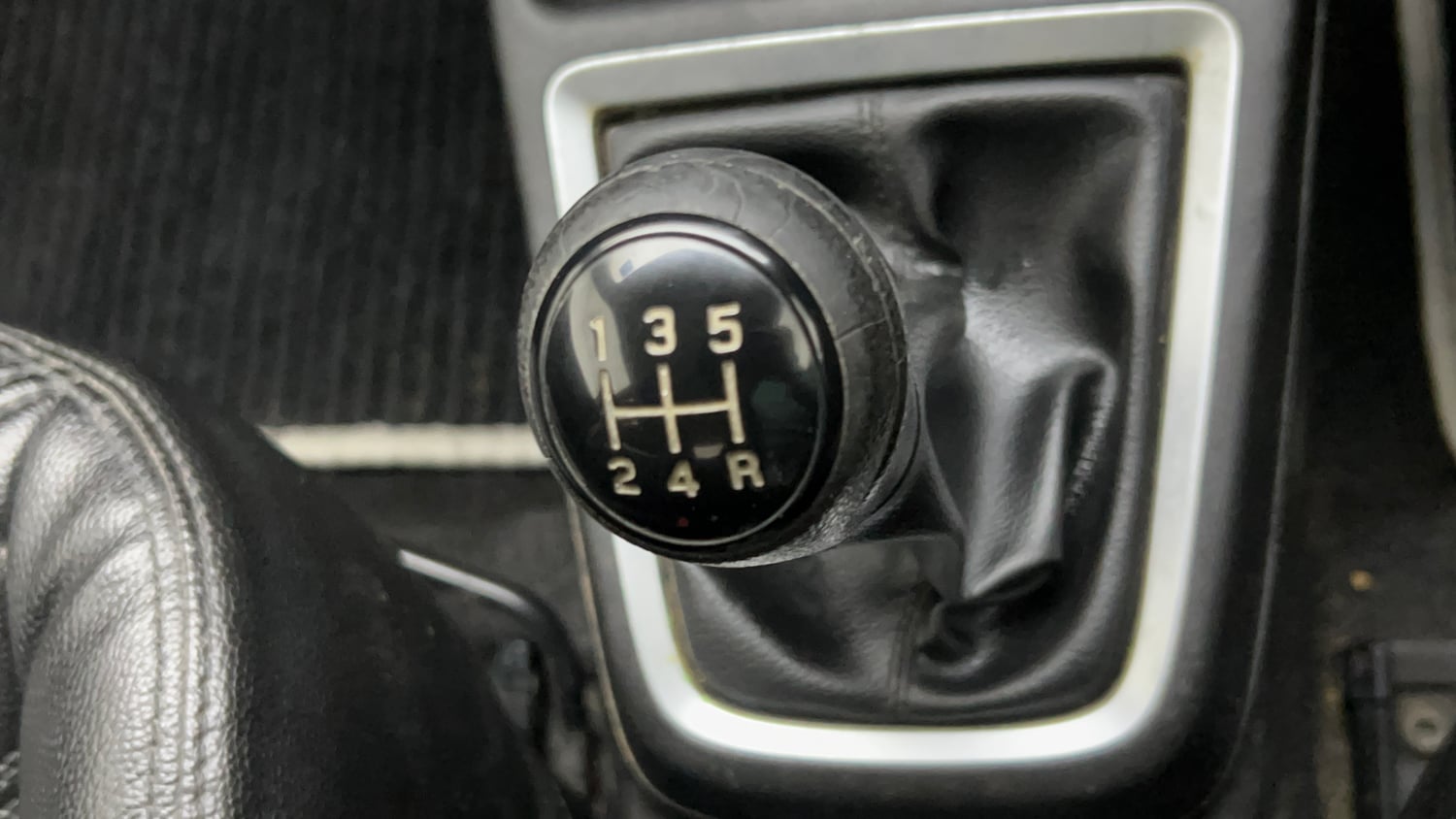 Used 2019 Maruti Suzuki Swift VXi Petrol Manual interior GEAR  KNOB VIEW