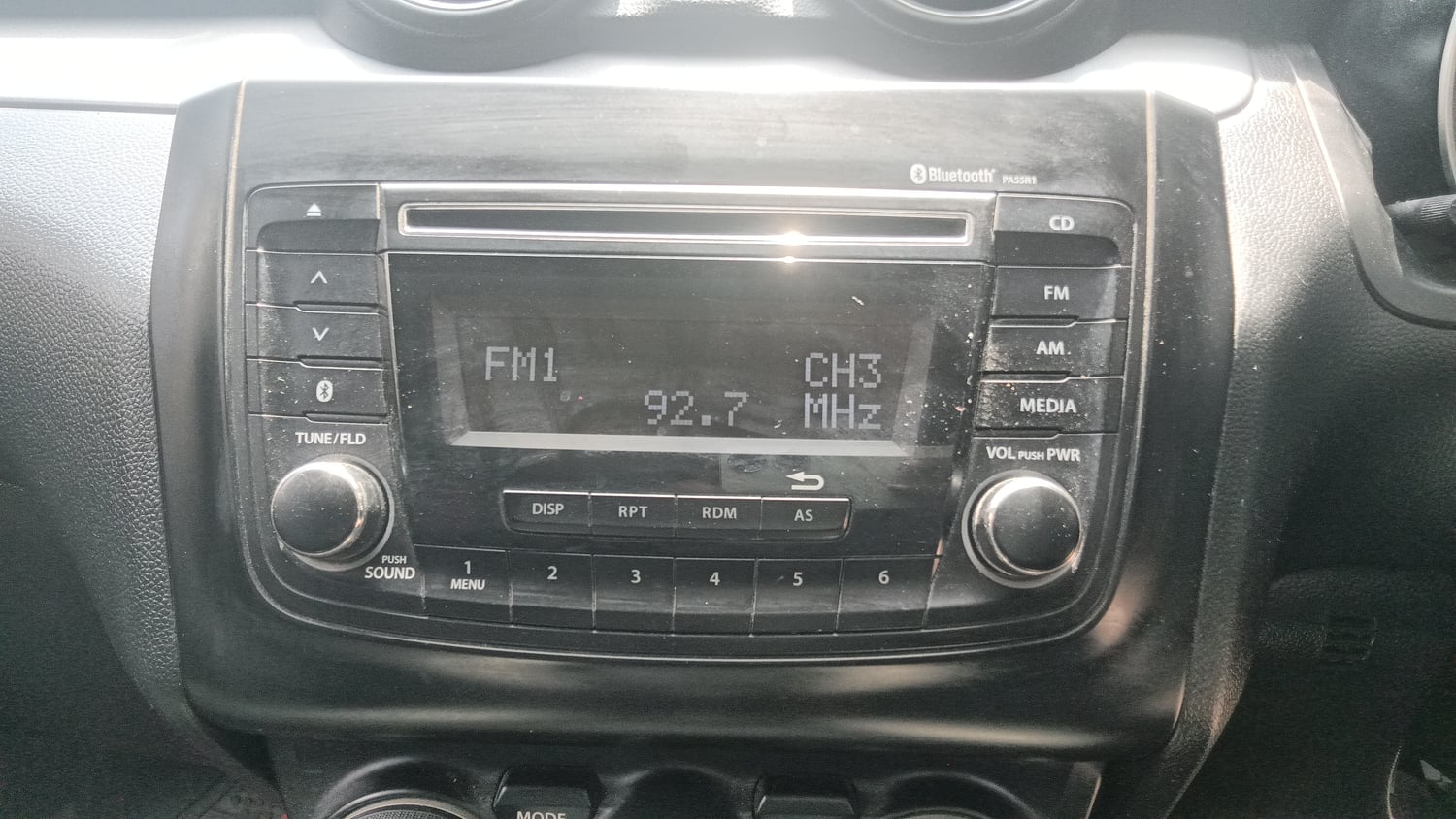 Used 2019 Maruti Suzuki Swift ZXi Petrol Manual top_features Integrated (in-dash) music system