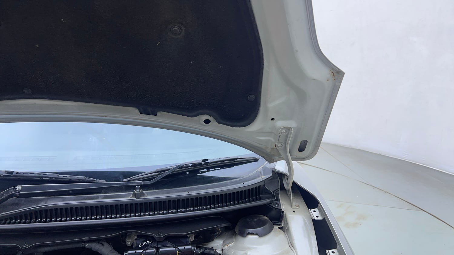 Used 2017 Maruti Suzuki Baleno Zeta 1.3 Diesel Manual engine ENGINE LEFT SIDE HINGE & APRON VIEW