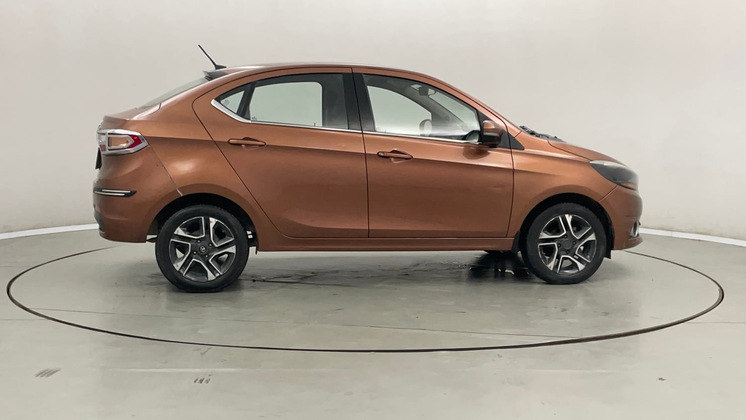 Used 2018 Tata Tigor Revotron XZ (O) Petrol Manual exterior RIGHT SIDE VIEW