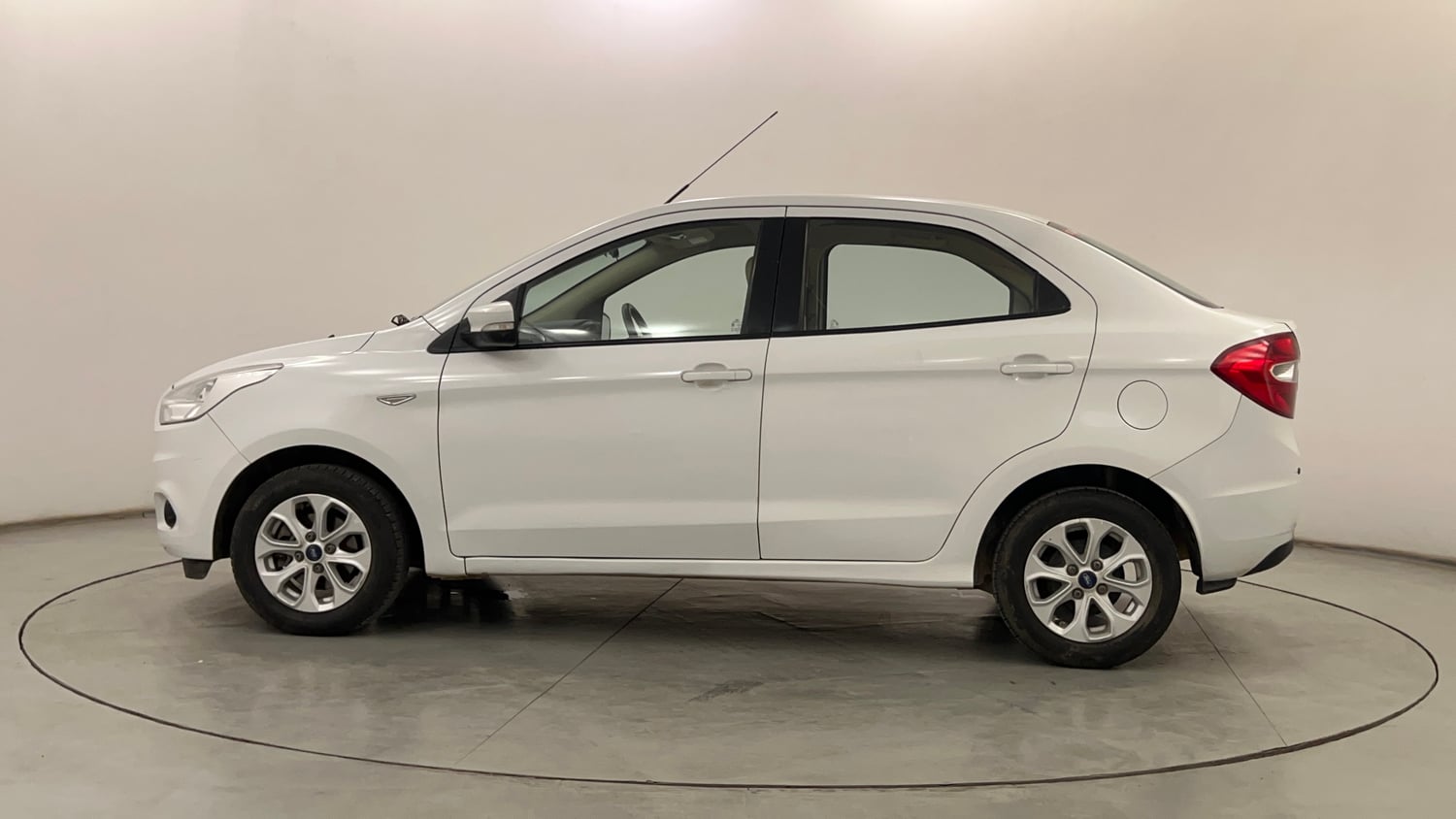 Used 2016 Ford Figo Aspire Titanium 1.2 Ti-VCT Petrol Manual exterior LEFT SIDE VIEW