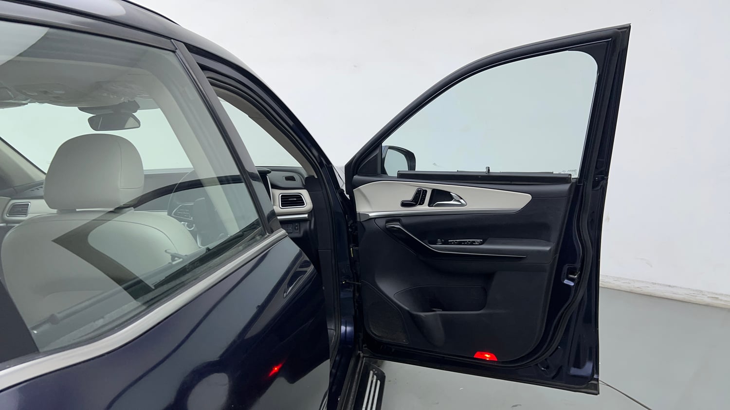 Used 2022 Mahindra XUV700 AX 7 Petrol MT 7 STR Petrol Manual interior RIGHT FRONT DOOR OPEN VIEW