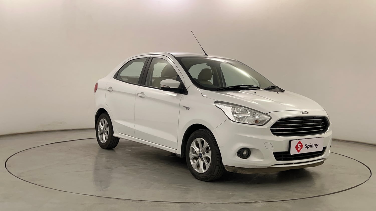 Used 2016 Ford Figo Aspire Titanium 1.2 Ti-VCT Petrol Manual exterior RIGHT FRONT CORNER VIEW