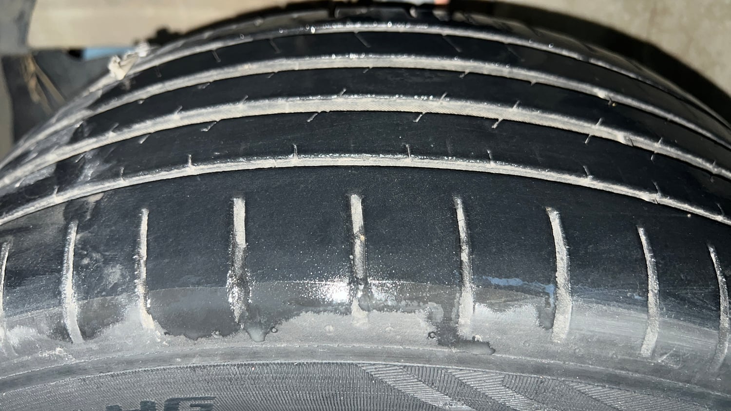 Used 2021 Maruti Suzuki XL6 Zeta MT Petrol Petrol Manual tyres LEFT FRONT TYRE TREAD VIEW