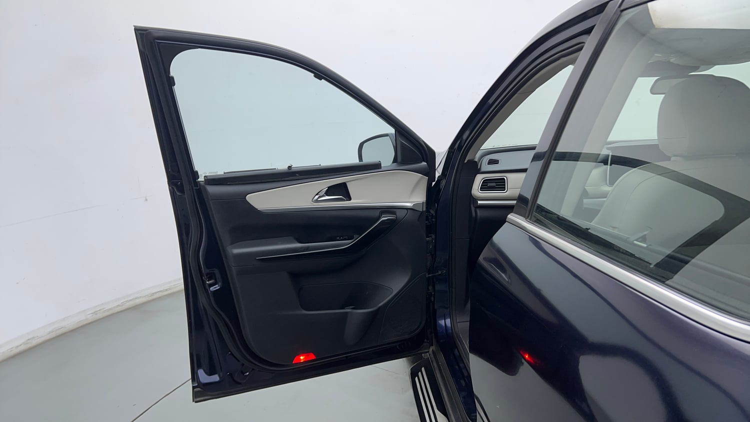 Used 2022 Mahindra XUV700 AX 7 Petrol MT 7 STR Petrol Manual interior LEFT FRONT DOOR OPEN VIEW