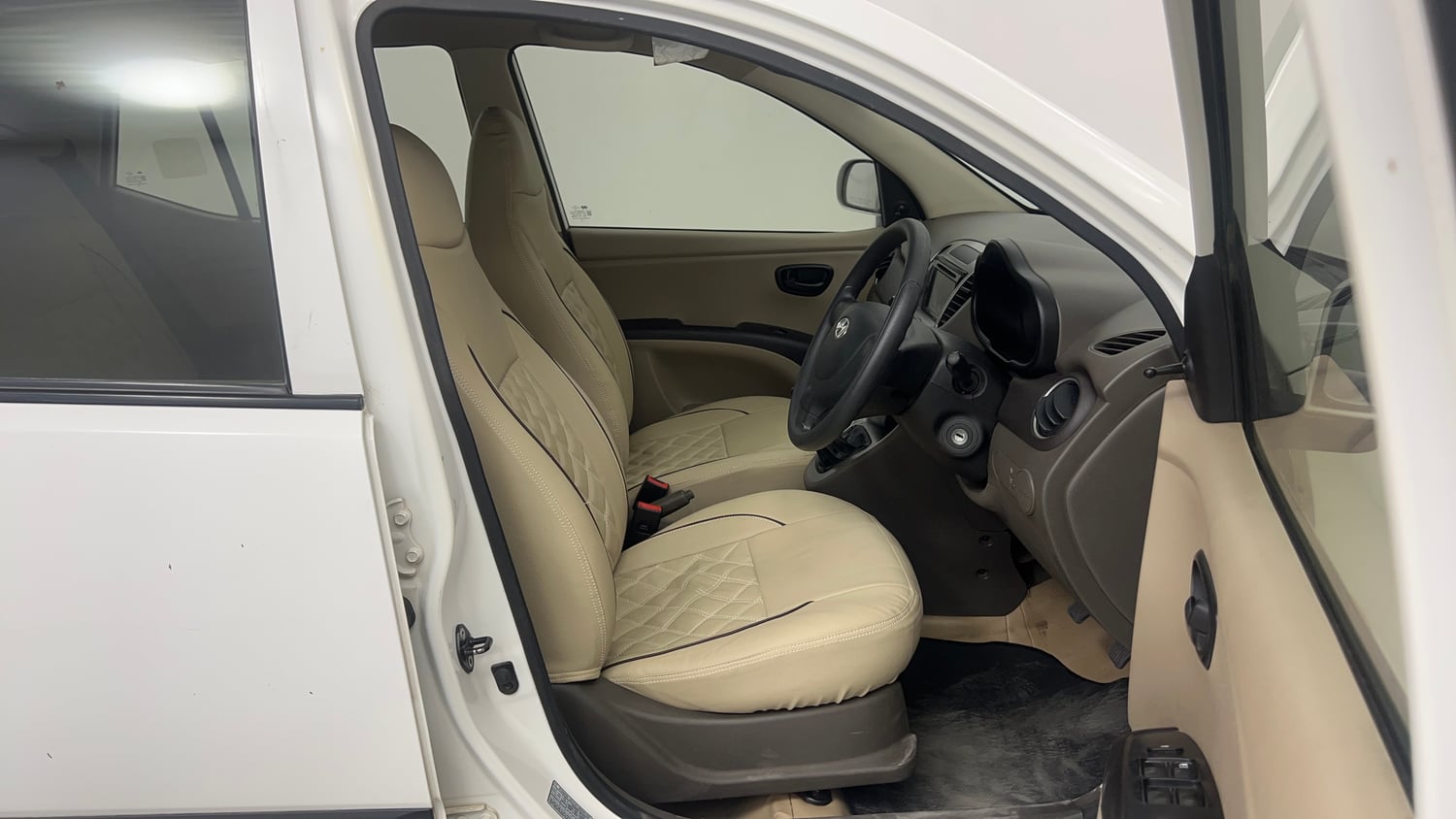 Used 2015 Hyundai i10 Magna 1.1 iRDE2 Petrol Manual interior RIGHT SIDE FRONT DOOR CABIN VIEW