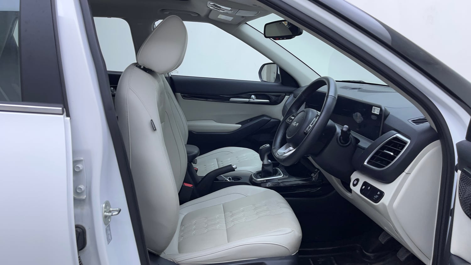 Used 2024 Kia Seltos HTX 1.5 Petrol MT Petrol Manual interior RIGHT SIDE FRONT DOOR CABIN VIEW