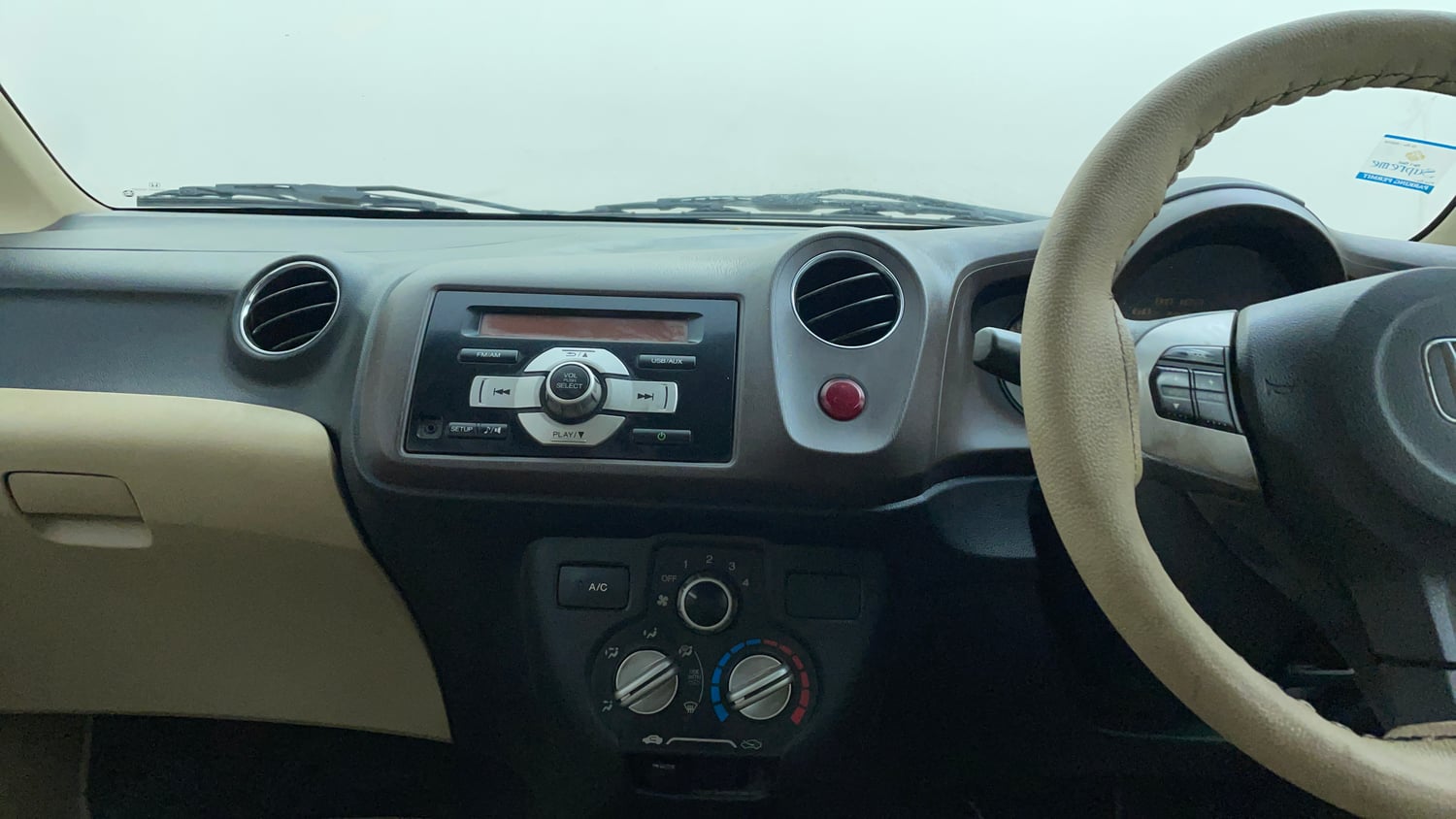 Used 2014 Honda Amaze 1.5 S i-DTEC Diesel Manual interior MUSIC SYSTEM & AC CONTROL VIEW