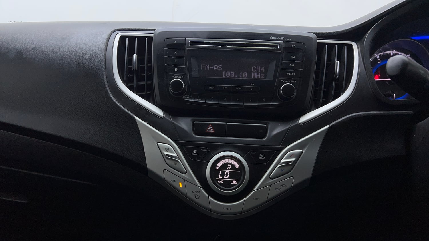 Used 2018 Maruti Suzuki Baleno Delta 1.2 Petrol Manual top_features Integrated (in-dash) music system
