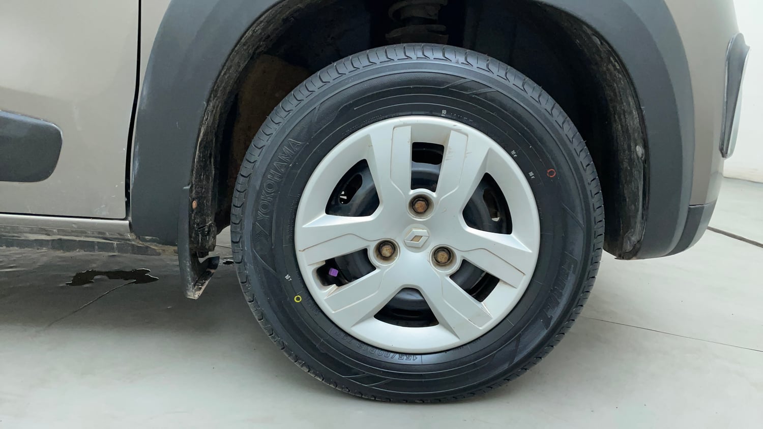 Used 2016 Renault Kwid RXL Petrol Manual tyres RIGHT FRONT TYRE RIM VIEW