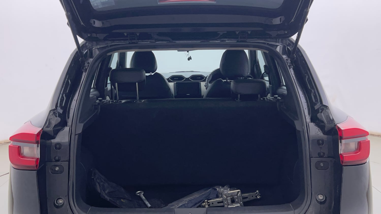 Used 2023 Nissan Magnite XL Petrol Manual interior DICKY INSIDE VIEW