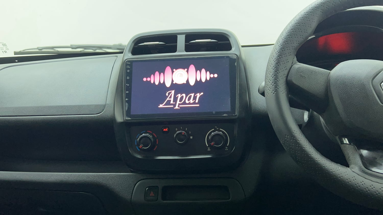 Used 2018 Renault Kwid 1.0 RXL Petrol Manual top_features Integrated (in-dash) music system