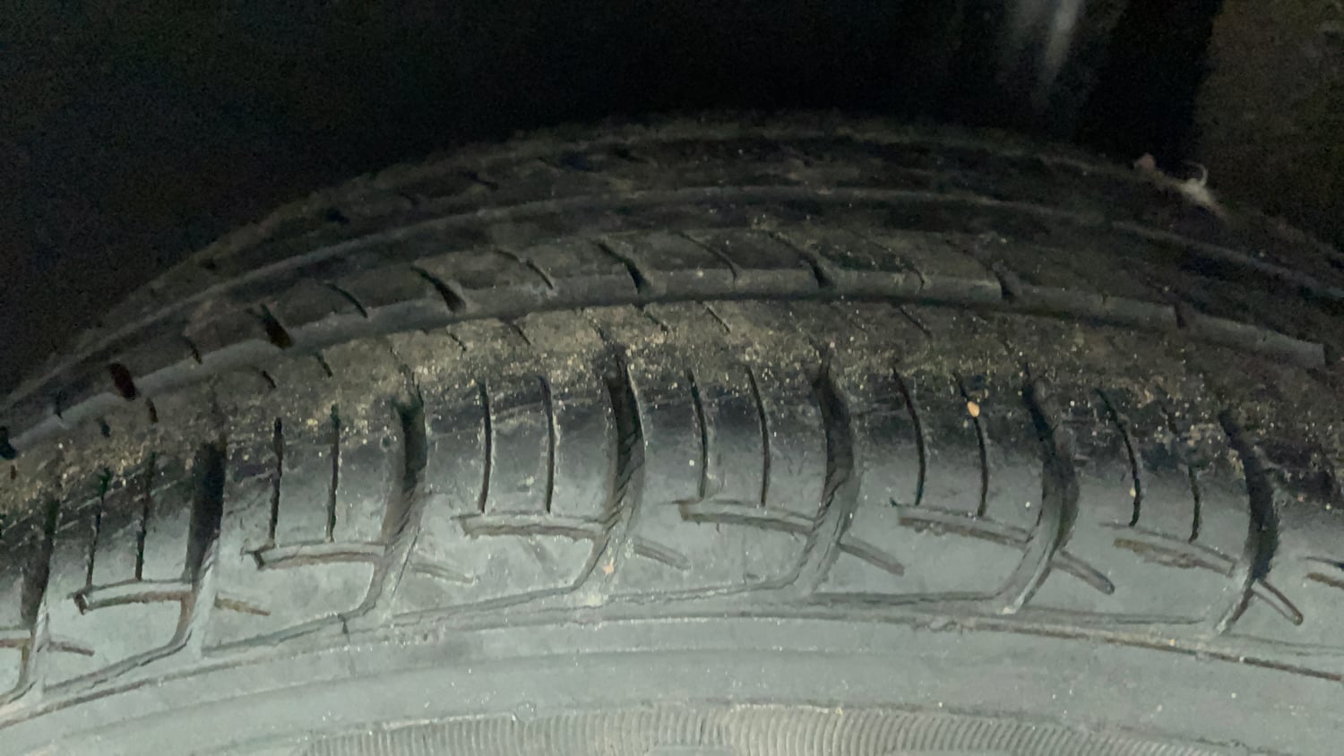 Used 2016 Maruti Suzuki Baleno Delta 1.2 Petrol Manual tyres LEFT REAR TYRE TREAD VIEW