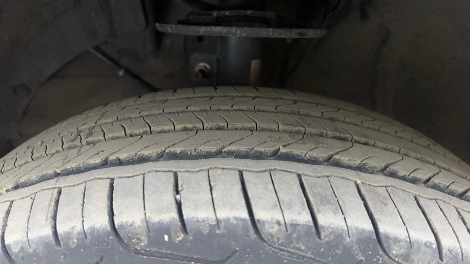 Used 2024 Maruti Suzuki Fronx Delta Plus (O) 1.2L MT Petrol Manual tyres LEFT FRONT TYRE TREAD VIEW