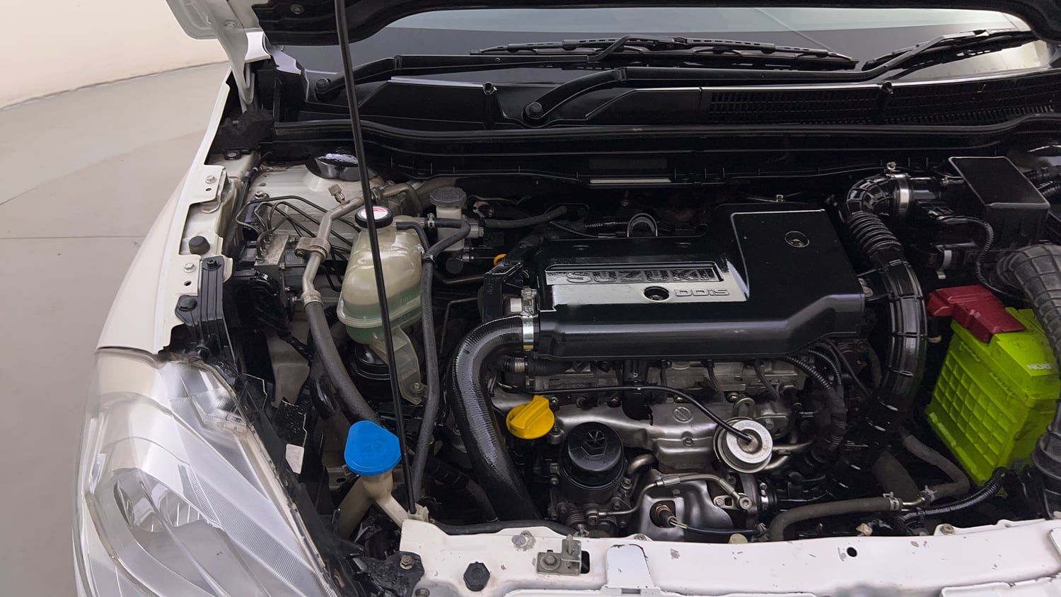 Used 2016 Maruti Suzuki S-Cross Zeta 1.3 Diesel Manual engine ENGINE RIGHT SIDE HINGE & APRON VIEW